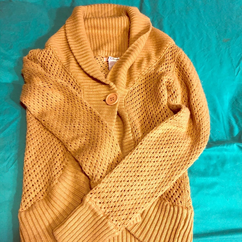 Beautiful kernel yellow sweater